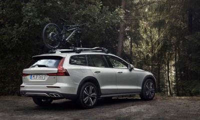 2019-volvo-v60_100672225_h.jpg