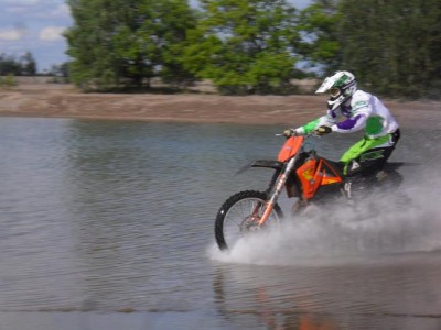 m7 moto w wodzie II.JPG